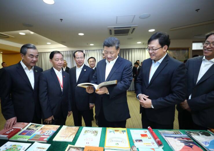 情满濠江 习近平走进澳门听“小城故事”