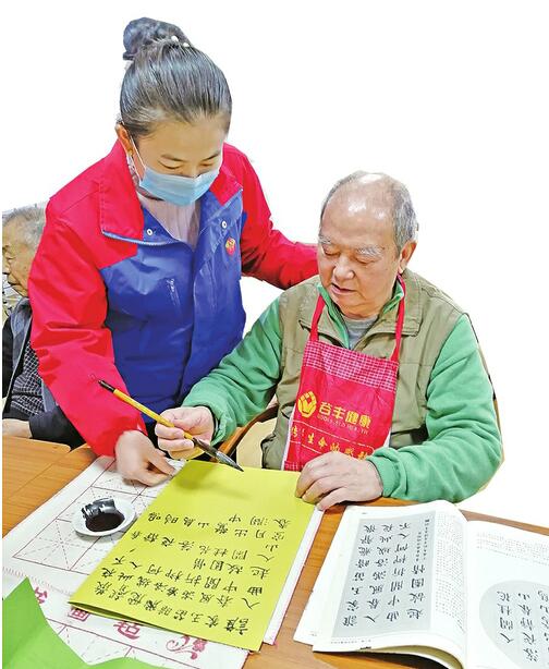 探访社区养老服务的济南实践 “一站式”服务让老人“颐养天年”
