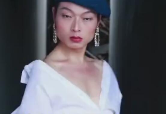 没人可以随随便便成功！农村小伙模仿刘雯 曾经为躲人去坟地拍摄