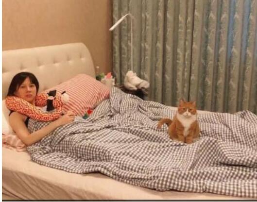 老胡太幸福了！papi酱孕肚照曝光 一脸生无可恋是怎么了？