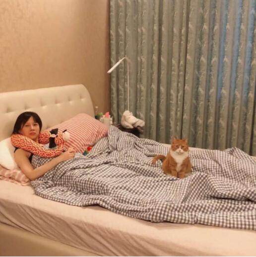 表情逗趣！papi酱孕肚照曝光 这个表情是亮点