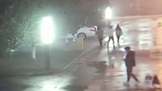 令人气愤!男子当街抱摔女孩叫嚣“你报警好了”!视频曝光详情