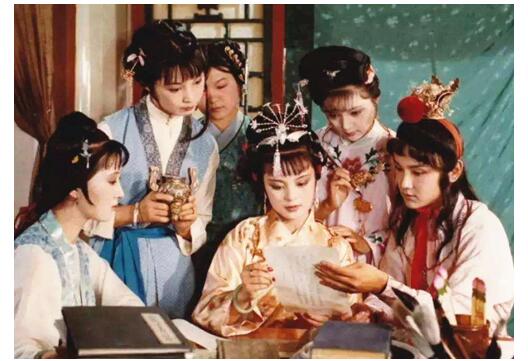 岁月无言青春不语！87红楼梦演员重聚 贾宝玉两鬓已斑白