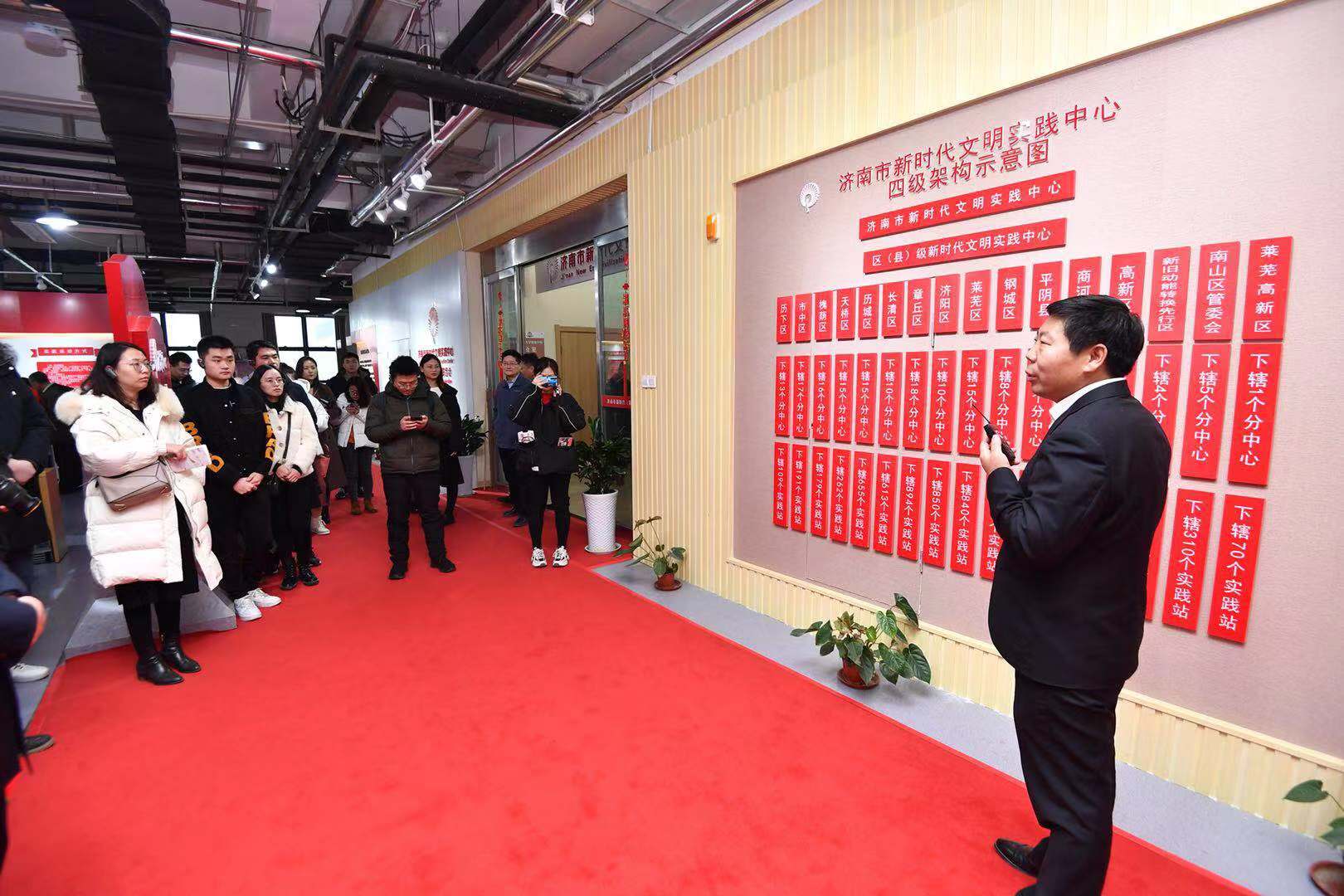 社区治理、流程再造、“两个中心”建设、新旧动能转换……一系列改革“组合拳”绘就泉城发展新蓝图