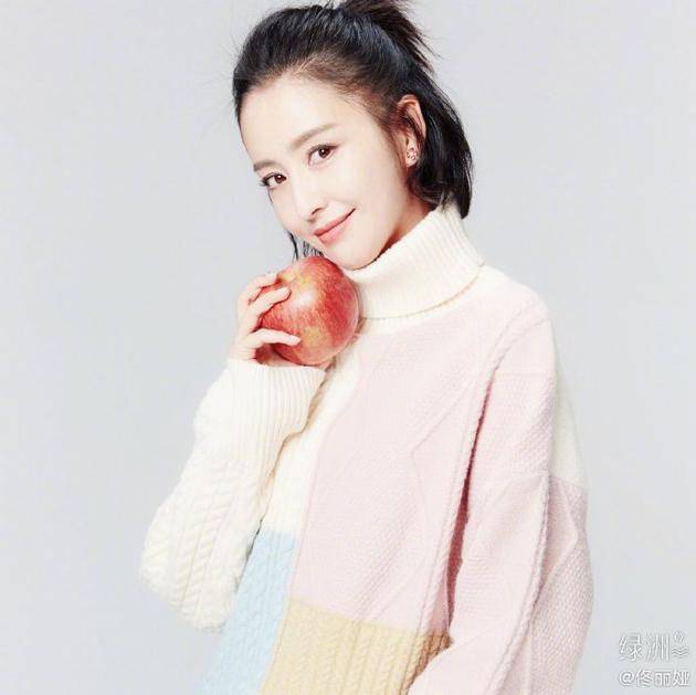 闪闪发光！佟丽娅晒圣诞美照是怎么回事?终于真相了，原来是这样！