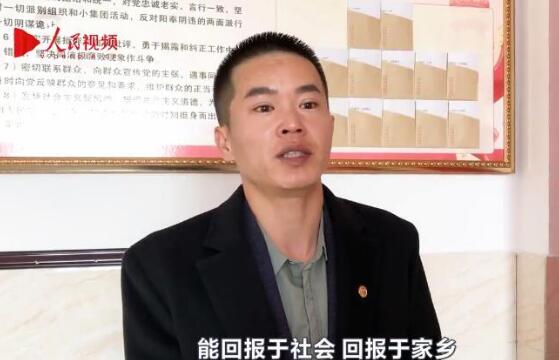 令人感动！军人为贫困生送衣：希望能让贫困学子能不受寒冷