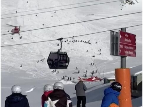 触目惊心！瑞士滑雪发生雪崩多人被埋 超过60人参与瑞士雪崩救援