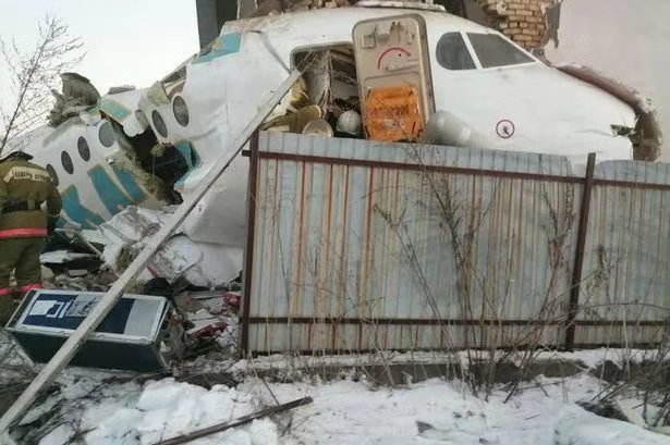 一架载有100人的客机在哈萨克斯坦阿拉木图发生坠机 至少14人死亡