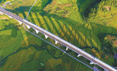 3.5万公里 中国高铁强劲奔跑