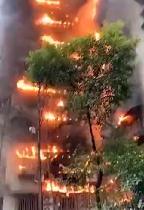 不要占用生命通道！重庆一30层居民楼突发火灾，现场惨烈