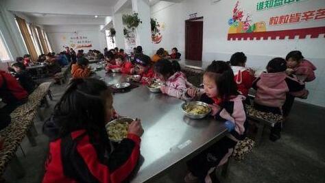 6岁走6万步上学是怎么回事？背后真相催人泪下