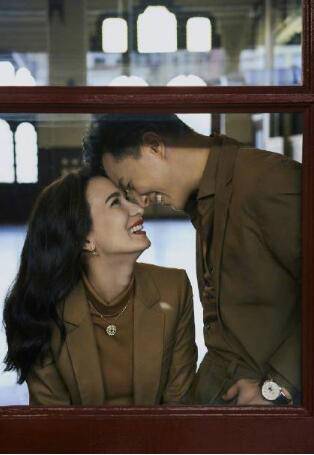 幸福感溢出画面！韩庚夫妻婚后首封：夫妻对视一笑