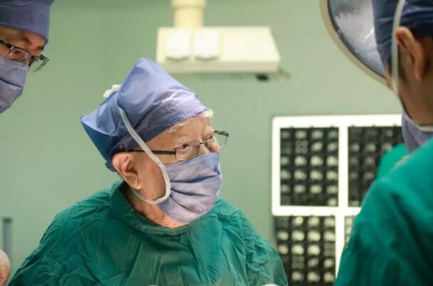 妙手仁心，性命相托！你们在身边，从未走远