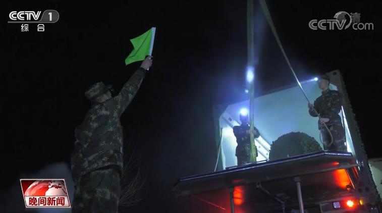 火箭军：“东风快递哥”昼夜兼程演练特装输送