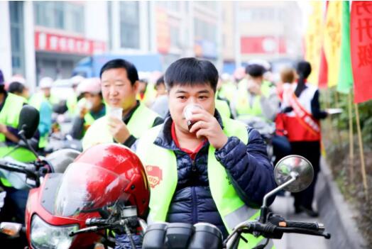 回家的路，因为有爱更温暖！