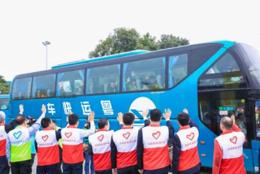 回家的路，因为有爱更温暖！