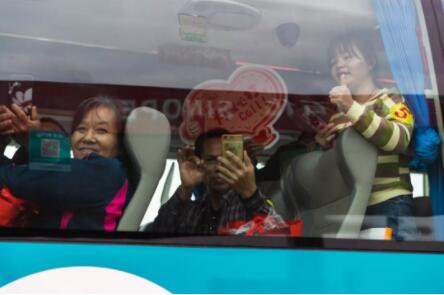 回家的路，因为有爱更温暖！