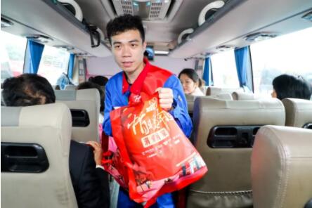 回家的路，因为有爱更温暖！