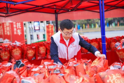 回家的路，因为有爱更温暖！