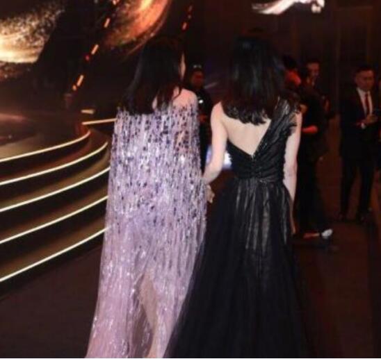 神仙同框太吸睛！李冰冰赵丽颖牵手是什么情况？真相了原来是这样