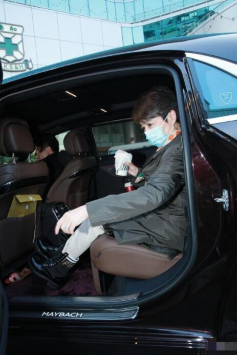 98岁赌王病情疑恶化是什么情况？三太四太现身医院回应了吗？