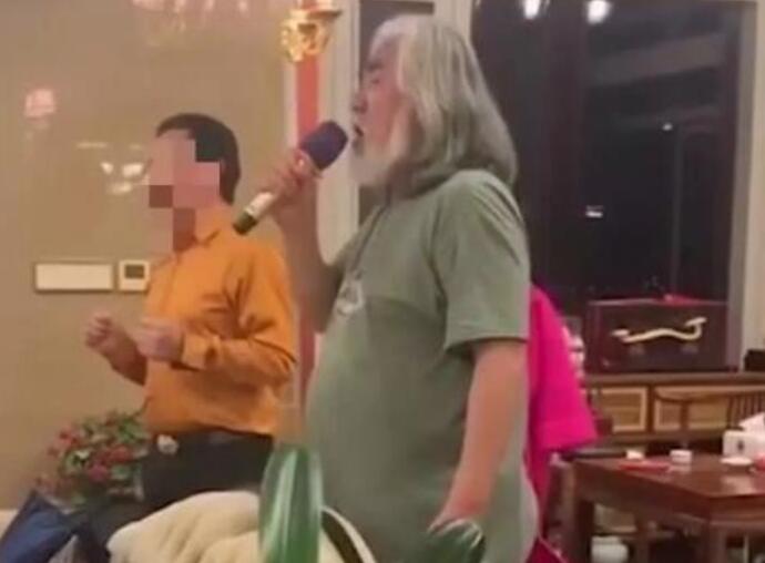 豪宅亮了！张纪中劲歌热舞是怎么回事？肚子上的肉太喜感了