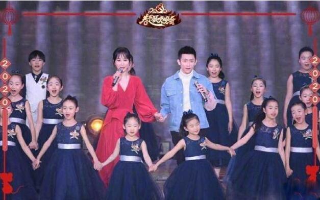 北京卫视春晚：杨紫张一山同台合唱 《家有儿女》主演五人齐聚