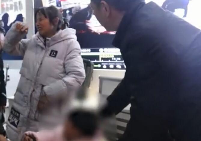 惊魂26小时!云南被拐女孩被救 可恶人贩子对两岁半女孩下手