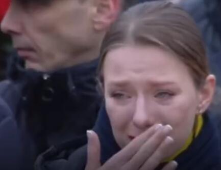 乌克兰遇难者回国 每位遇难者家庭将获得赔偿8.3万美元