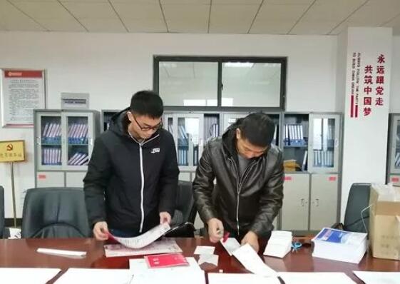 多所高校成绩单包邮到家!网友:可附寄一个鸡毛掸子