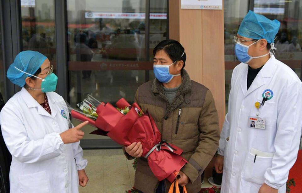 江西首例治愈新型冠状病毒感染的肺炎患者出院