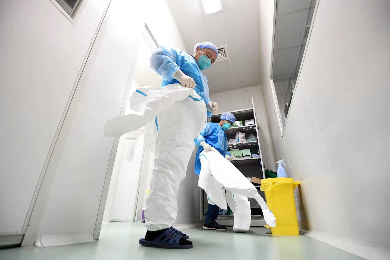 这是一群“与病毒在一起的人” 记者探访济南市疾控中心病毒性疾病检验实验室