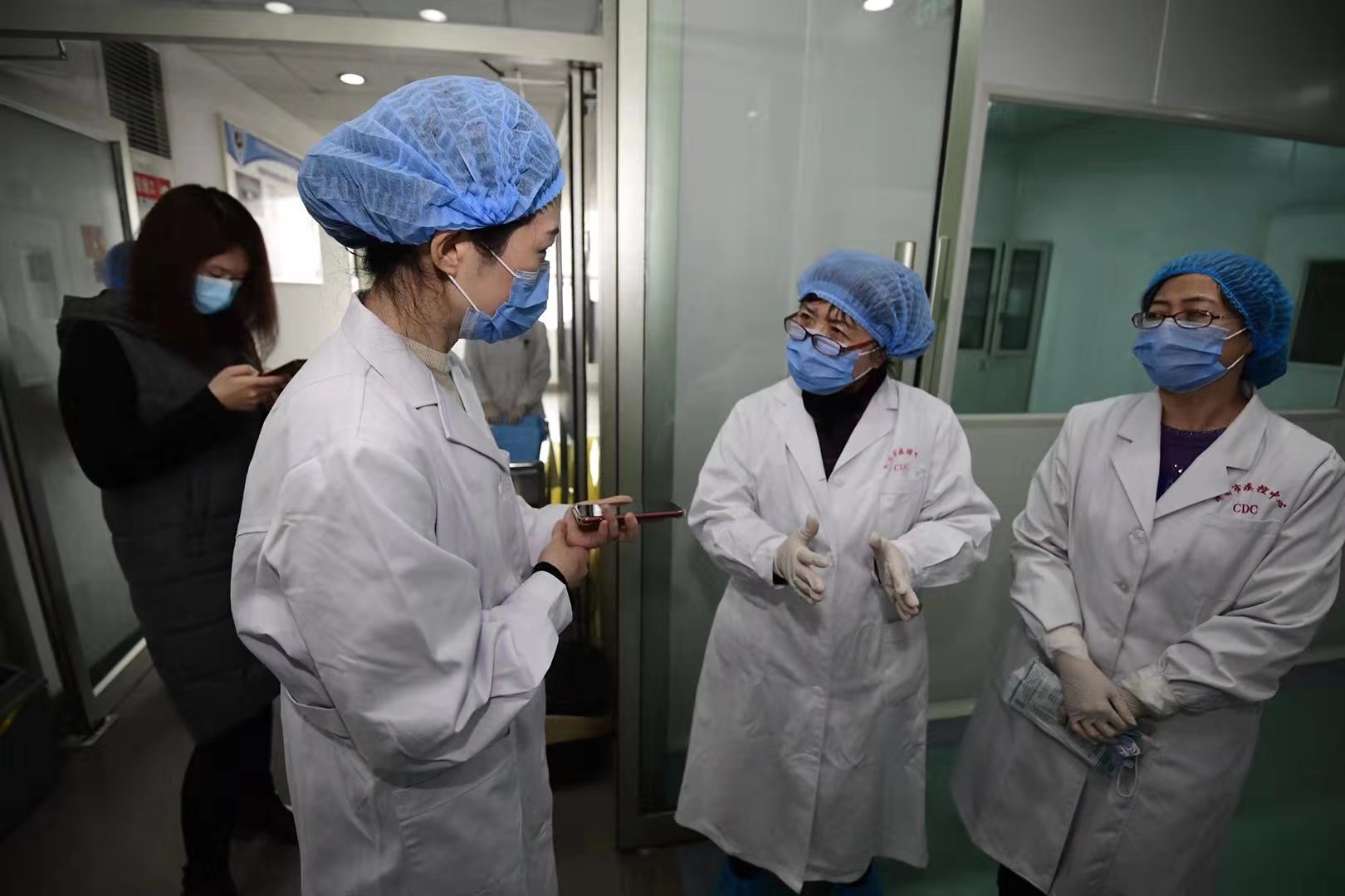 这是一群“与病毒在一起的人” 记者探访济南市疾控中心病毒性疾病检验实验室