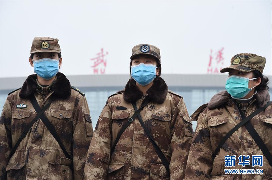 空军8架飞机紧急空运军队支援湖北医疗队抵达武汉