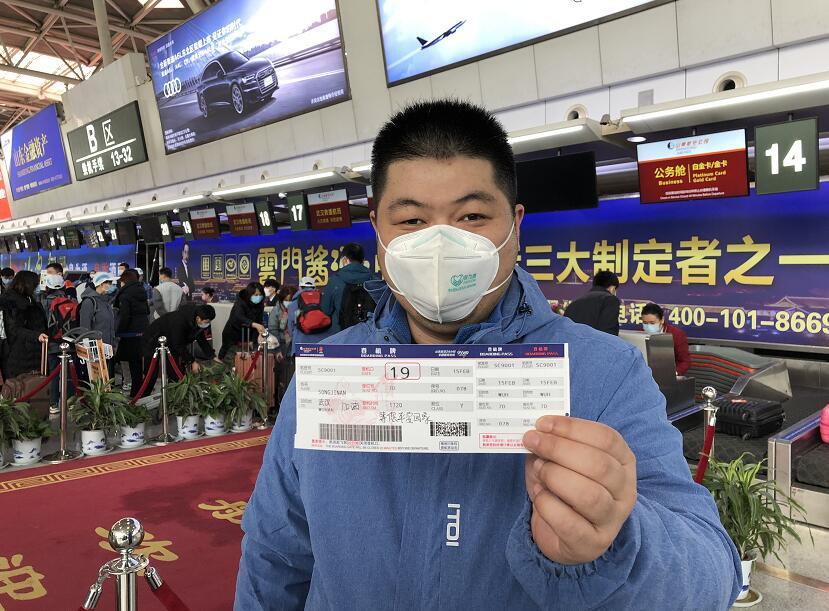 济南日报报业集团记者宋吉男随队赴武汉参与报道 