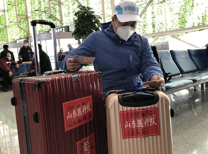 济南日报报业集团记者宋吉男随队赴武汉参与报道 