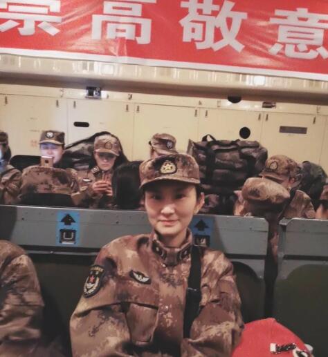 武汉战“疫”日记丨在病房里，我理解了那一碗热牛奶带给她的温暖