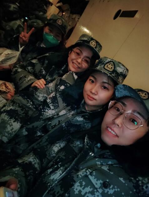 武汉战“疫”日记丨在病房里，我理解了那一碗热牛奶带给她的温暖