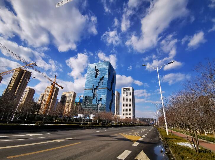 战“疫”下雪后初霁的济南