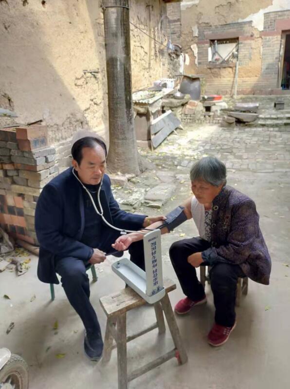 【抗疫在基层】村医老姚倒在了疫情防控一线