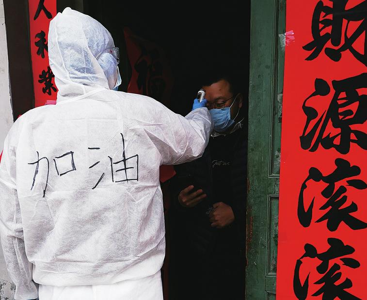 河畔景苑小区49户173名居民解除隔离——你“出关”，我坚守！