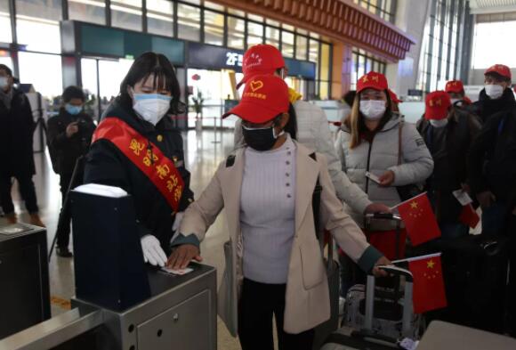 这些人有点酷，打了“动的”去上班！