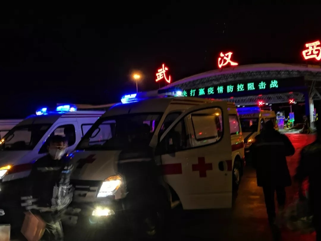 【“疫”线故事】来自武汉的敬礼，送给这些“风雪夜归人”