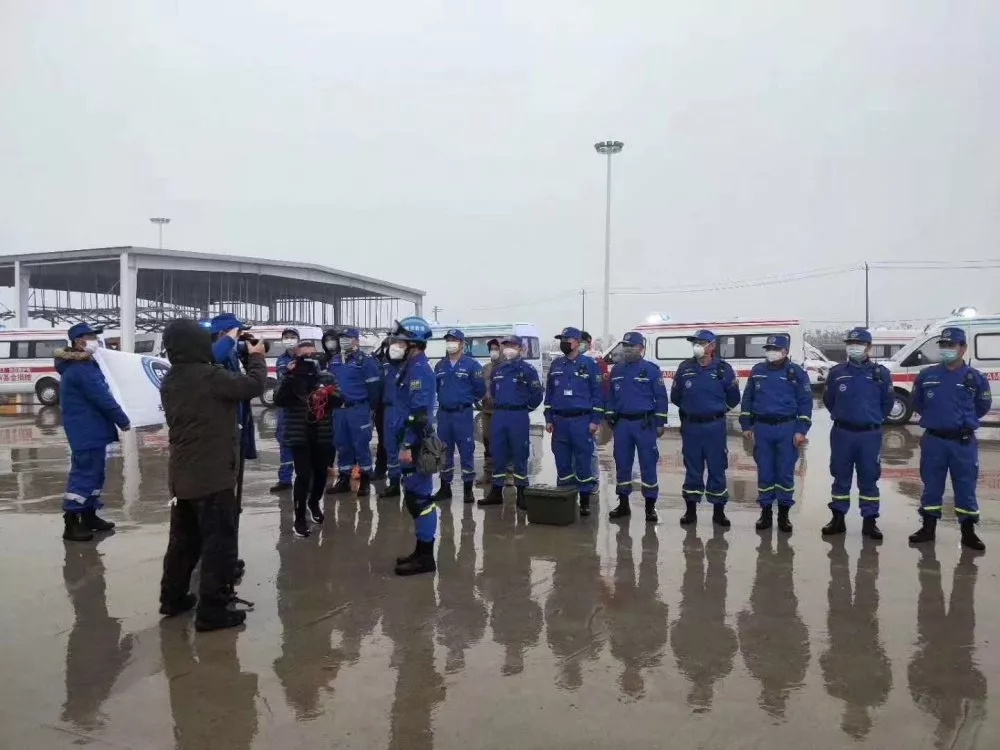 【“疫”线故事】来自武汉的敬礼，送给这些“风雪夜归人”