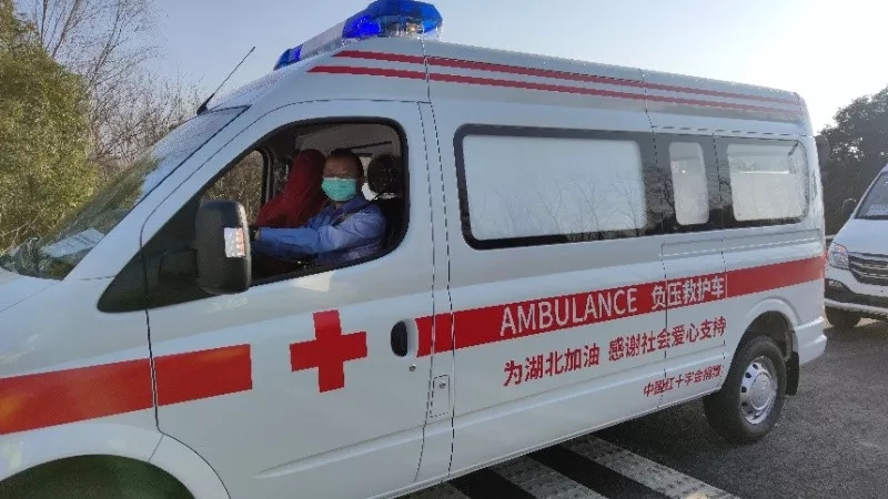 【“疫”线故事】来自武汉的敬礼，送给这些“风雪夜归人”