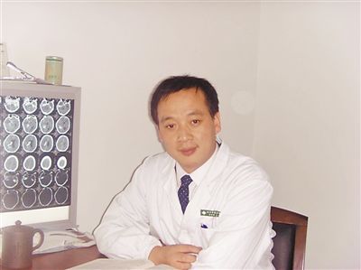 用生命谱写英雄的壮歌——追记武汉市武昌医院院长刘智明