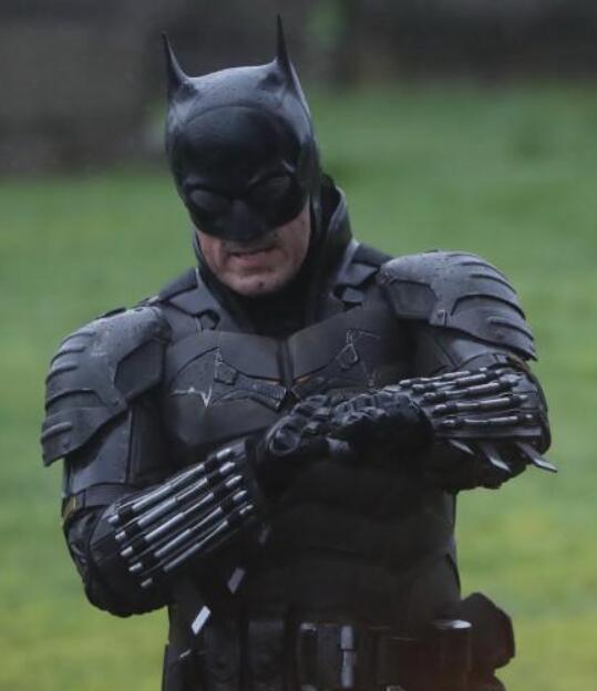 蝙蝠侠片场照曝光 蝙蝠侠换成这身打扮你接受吗 细节照来了！