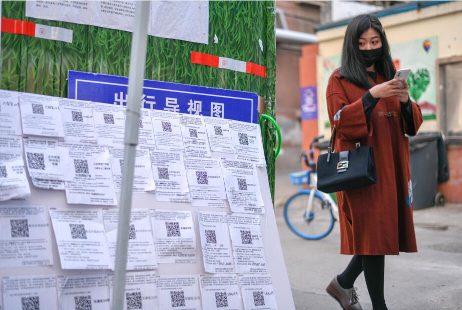 济南实施扫码凭证进出村居首日 社区防疫措施升级 