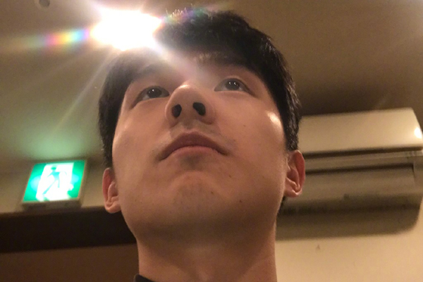 你配得上偶像吗？刘昊然在家写论文是怎么回事？粉丝神评论