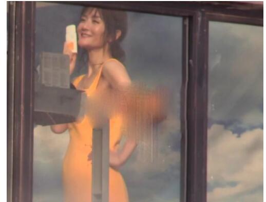 等待官宣！谢娜疑怀二胎引发关注 洋溢自信笑容